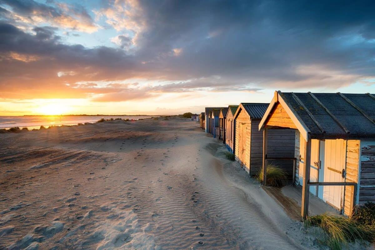 Modern & Stylish Seaside Family Home Chichester Exteriör bild